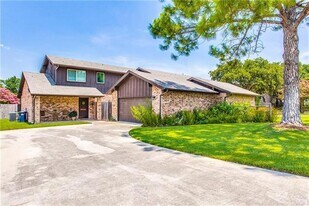 1728 Stonegate Dr in Denton, TX - Building Photo