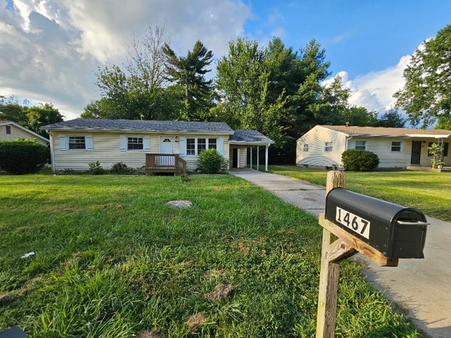 property at 1467 Broadlawns Ln