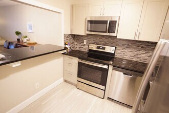 3000 Sunrise Lakes Dr W in Sunrise, FL - Building Photo - Building Photo