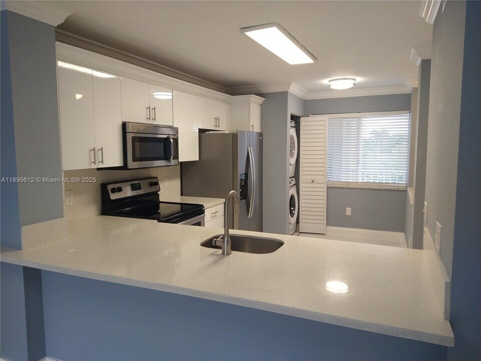 7817 Trent Dr in Tamarac, FL - Building Photo