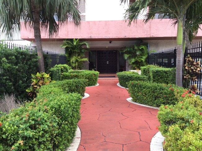 property at 1825 W 44th Pl