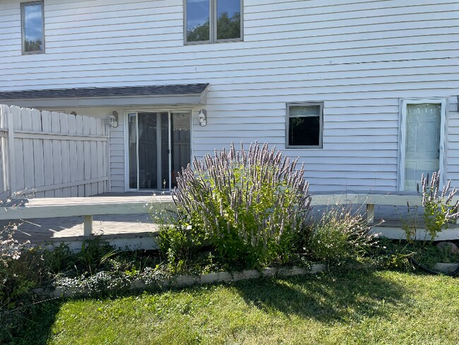 560 Foxtail Dr in Pewaukee, WI - Building Photo - Building Photo