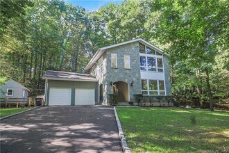 35 Jordan Ln in Stamford, CT - Building Photo - Building Photo