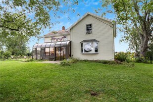 5166 William St in Lancaster, NY - Building Photo