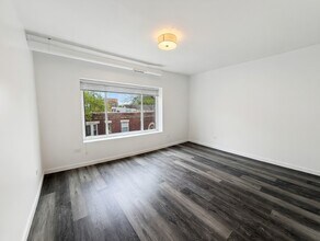 1704 W Glenlake Ave, Unit 08-3 in Chicago, IL - Building Photo - Building Photo