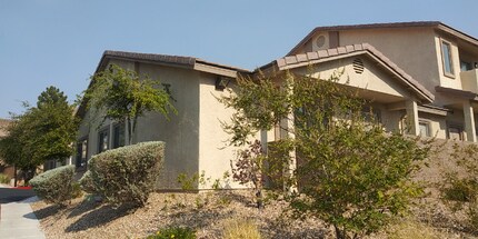 2050 Los Feliz St in Las Vegas, NV - Building Photo - Building Photo