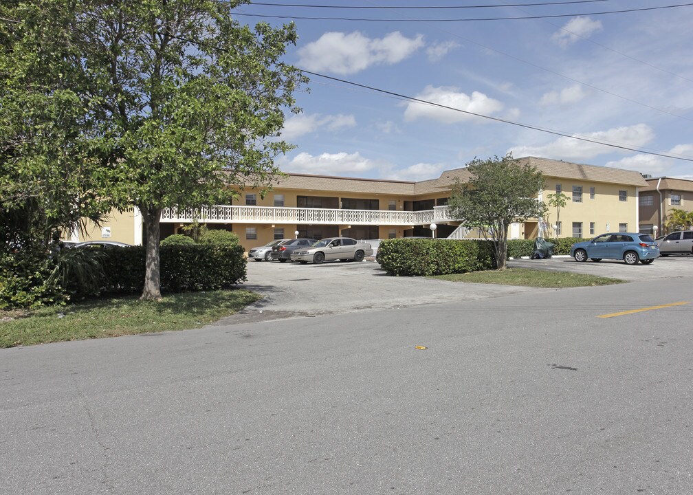 305 SE 9th Ave in Pompano Beach, FL - Building Photo