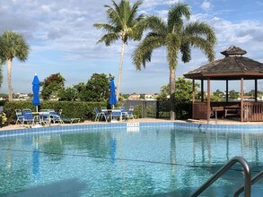 105 Half Moon Cir-Unit -D2 in Hypoluxo, FL - Building Photo - Building Photo