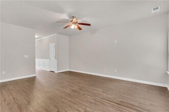 4488 Ravenwood Dr in Union City, GA - Building Photo - Building Photo