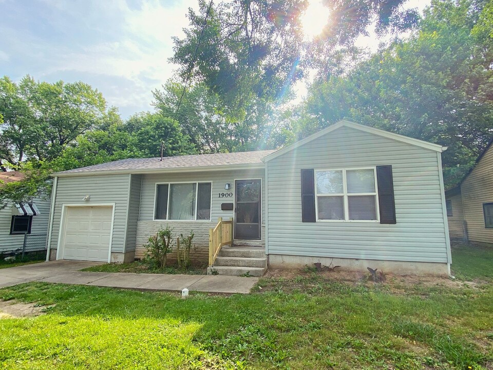 1900 S Kimbrough Ave in Springfield, MO - Building Photo