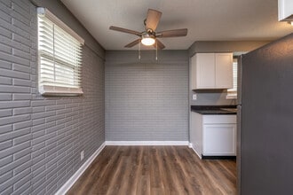 Maple Estates in Lee's Summit, MO - Foto de edificio - Interior Photo