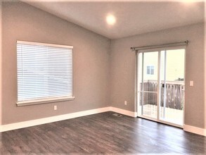 18101 72nd Ave E in Puyallup, WA - Foto de edificio - Building Photo