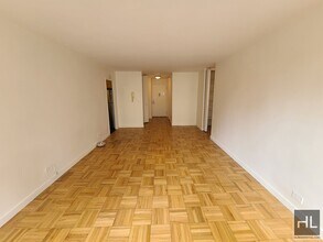 EAST 49 STREET, Unit 8H in New York, NY - Foto de edificio - Building Photo