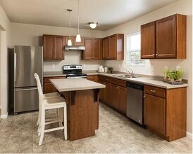 334 Saddlebrook Dr in Linden, MI - Building Photo - Building Photo