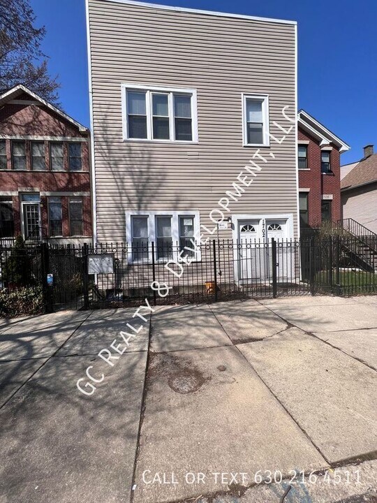 1702 N Campbell Ave in Chicago, IL - Building Photo