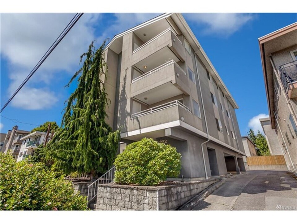 2222 NW 58th St in Seattle, WA - Building Photo