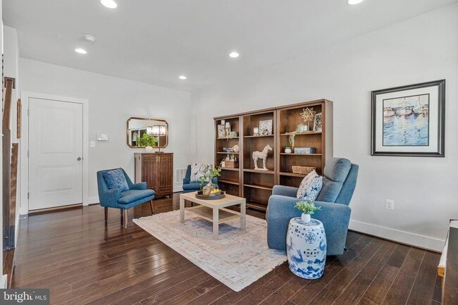 4810 Garden View Ln in Chantilly, VA - Building Photo - Building Photo