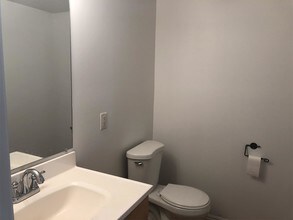 377 E Newsome Park Ln in South Salt Lake, UT - Building Photo - Building Photo