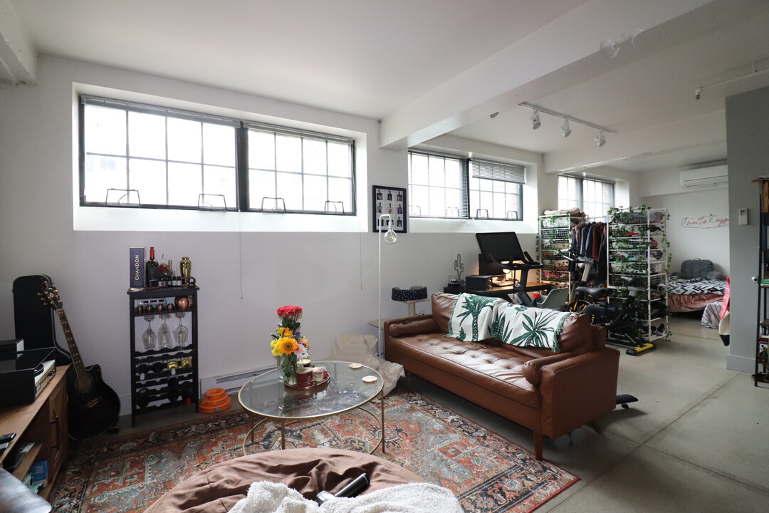 20 Sunnyside St in Boston, MA - Building Photo
