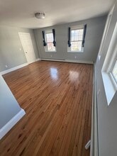 3 Oak St, Unit #2 in Uxbridge, MA - Foto de edificio - Building Photo