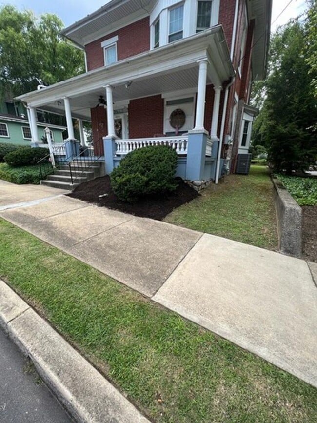 4216 W Penn Ave in Sinking Spring, PA - Building Photo - Building Photo