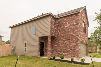 4923 War Horse Dr in San Antonio, TX - Building Photo - Building Photo