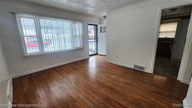 49 E Fairmount Ave, Unit 335 in Pontiac, MI - Building Photo - Building Photo