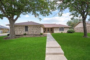216 Red River Dr in Whitesboro, TX - Building Photo