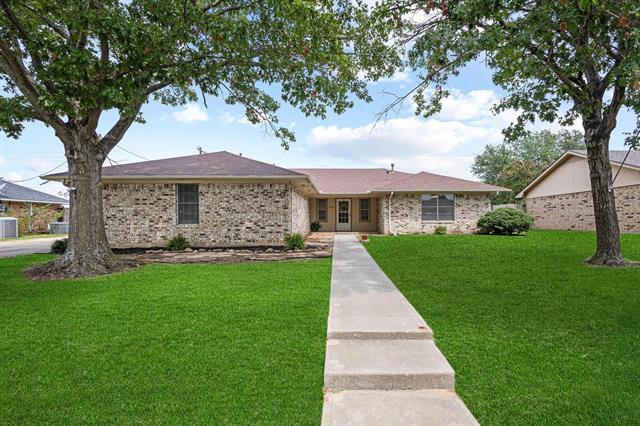 216 Red River Dr in Whitesboro, TX - Building Photo