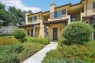 1404 S Alta Vista Ave in Monrovia, CA - Building Photo