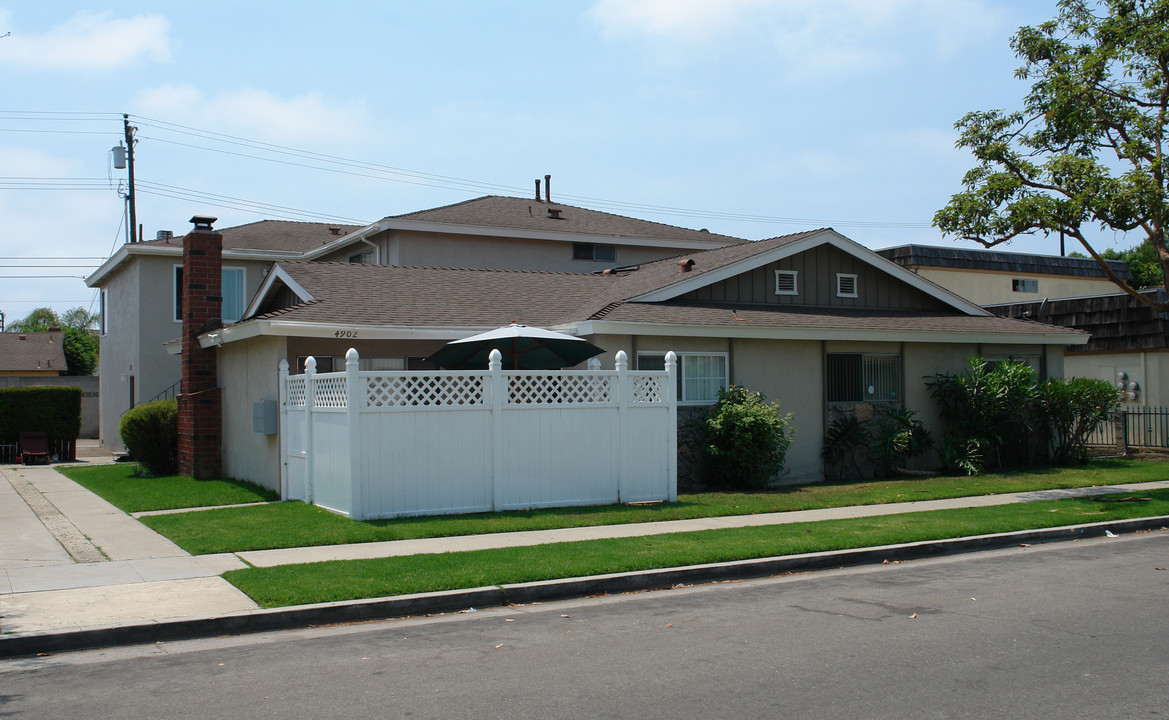 4902 Kona Dr in Huntington Beach, CA - Building Photo