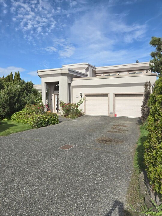 8122 Coquitlam Pl in Blaine, WA - Building Photo