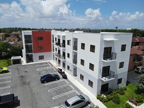 241 E 6th St in Hialeah, FL - Building Photo - Building Photo