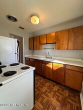 8095 Lourdes Dr W in Jacksonville, FL - Building Photo - Building Photo