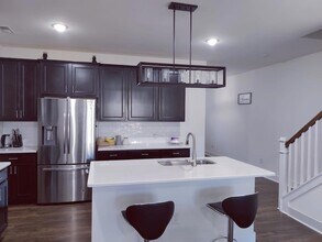 472 Clark Creek Ln in Cary, NC - Building Photo - Building Photo