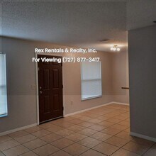 682 37th St N in St. Petersburg, FL - Foto de edificio - Building Photo