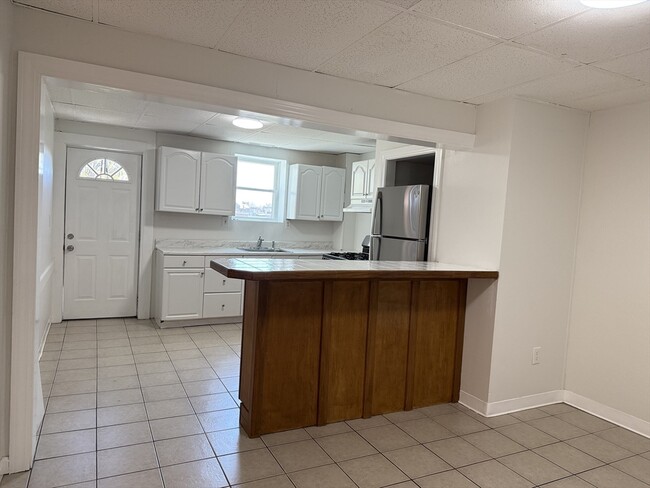 65 Maverick Sq, Unit C in Boston, MA - Foto de edificio - Building Photo