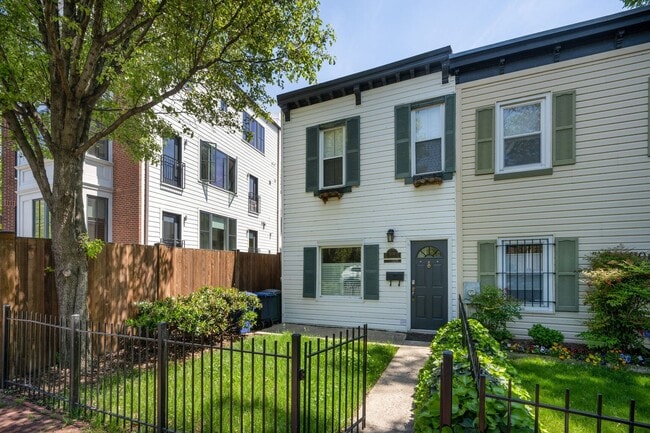 904 13th St SE in Washington, DC - Building Photo - Building Photo