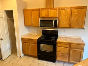 312 G St SW, Unit A in Tumwater, WA - Building Photo - Building Photo