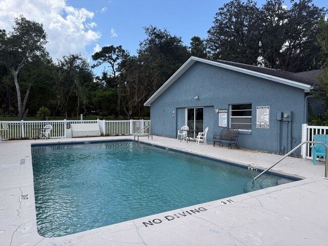 4719 Silver Cir in Zephyrhills, FL - Foto de edificio - Building Photo