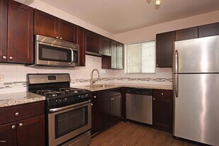 502 E Mariposa St, Unit 106 in Phoenix, AZ - Building Photo