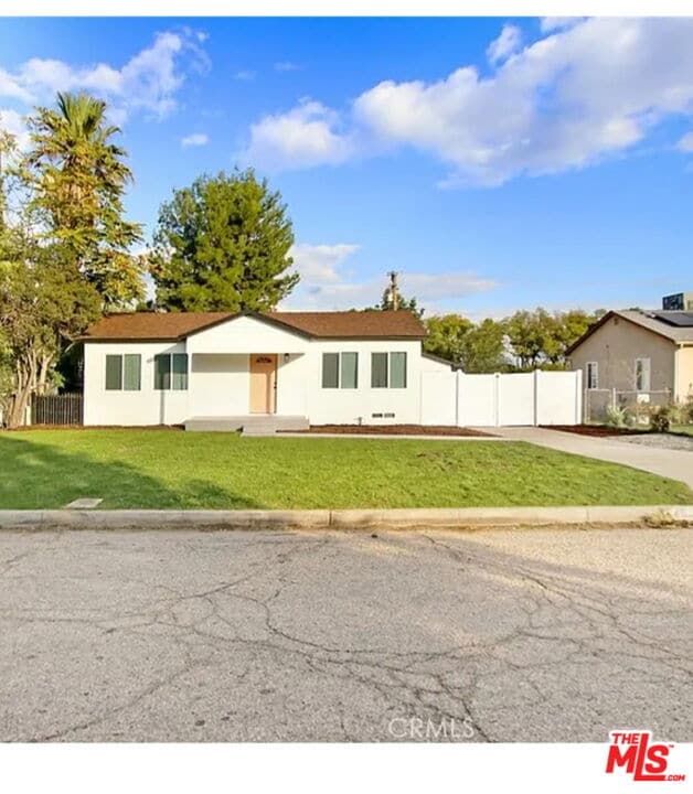 property at 4555 N Acacia Ave