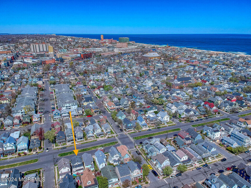 124 Broadway in Ocean Grove, NJ - Foto de edificio