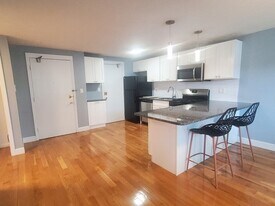 268 West St, Unit 8 in Quincy, MA - Building Photo