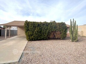 1904 S Apache Dr in Apache Junction, AZ - Building Photo