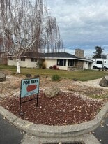 697 SE 3rd St in Prineville, OR - Building Photo