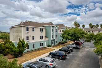 Cimarron Senior Estates Apartments in Corpus Christi, TX - Foto de edificio - Building Photo