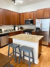 901 W Madison St in Chicago, IL - Building Photo - Building Photo