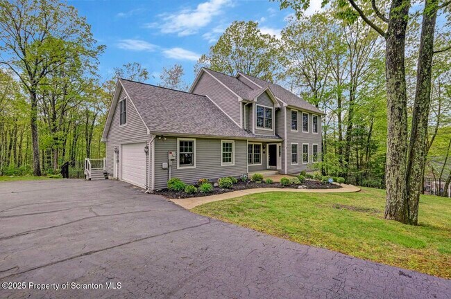27 Emerson Dr in Moosic, PA - Building Photo - Building Photo