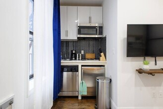 69 Clinton St in New York, NY - Building Photo - Building Photo